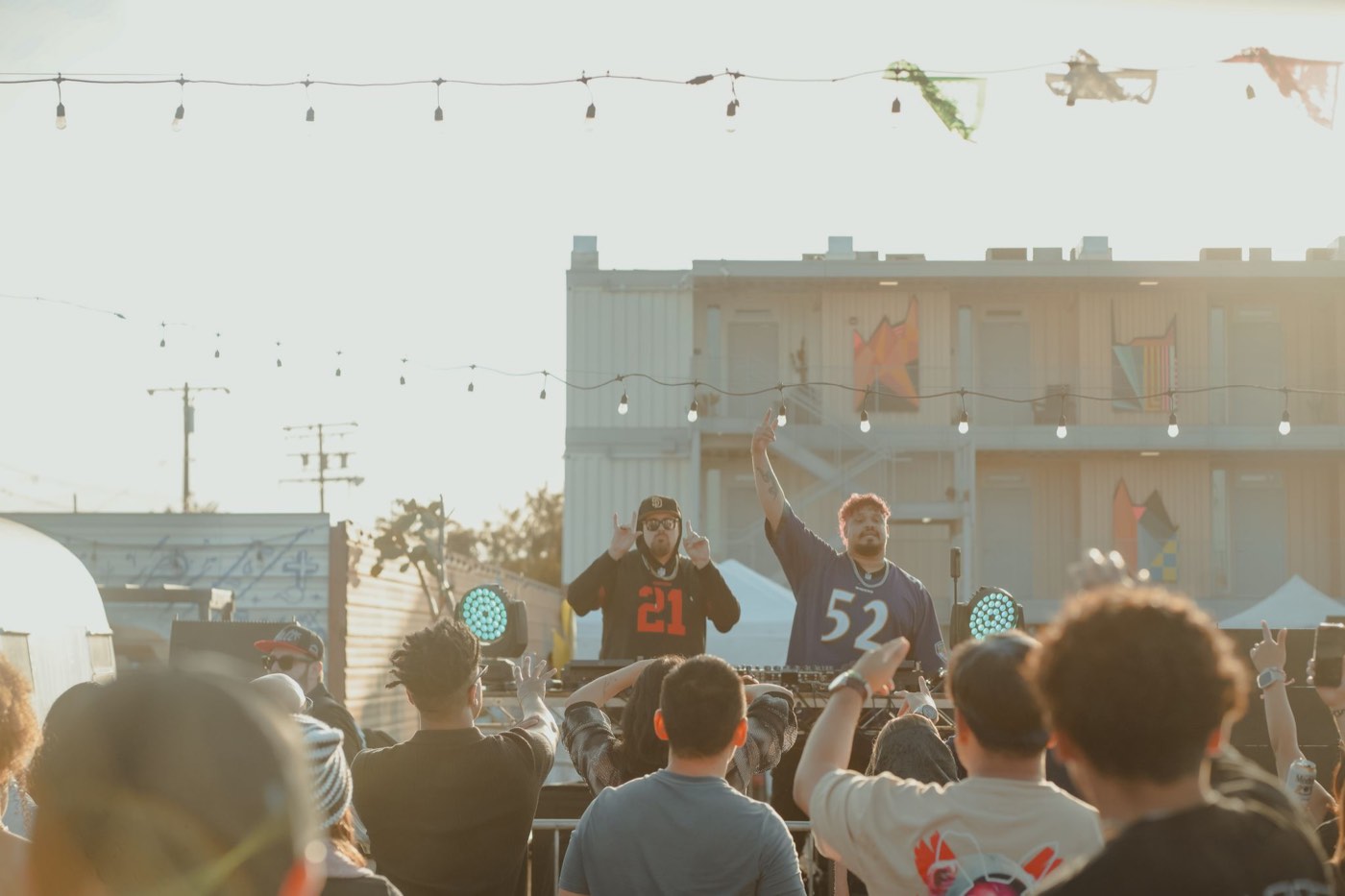 Crowd at the daytime stage